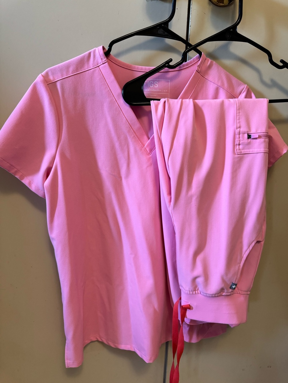 FIGS Scrub Top and Pants Set ‘SUNRISE PINK’